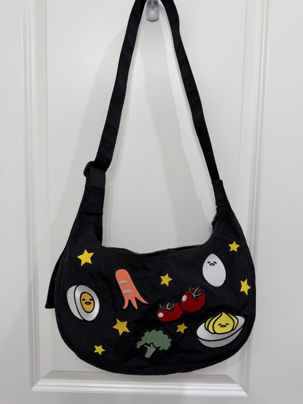 Baggu gudetama medium crescent